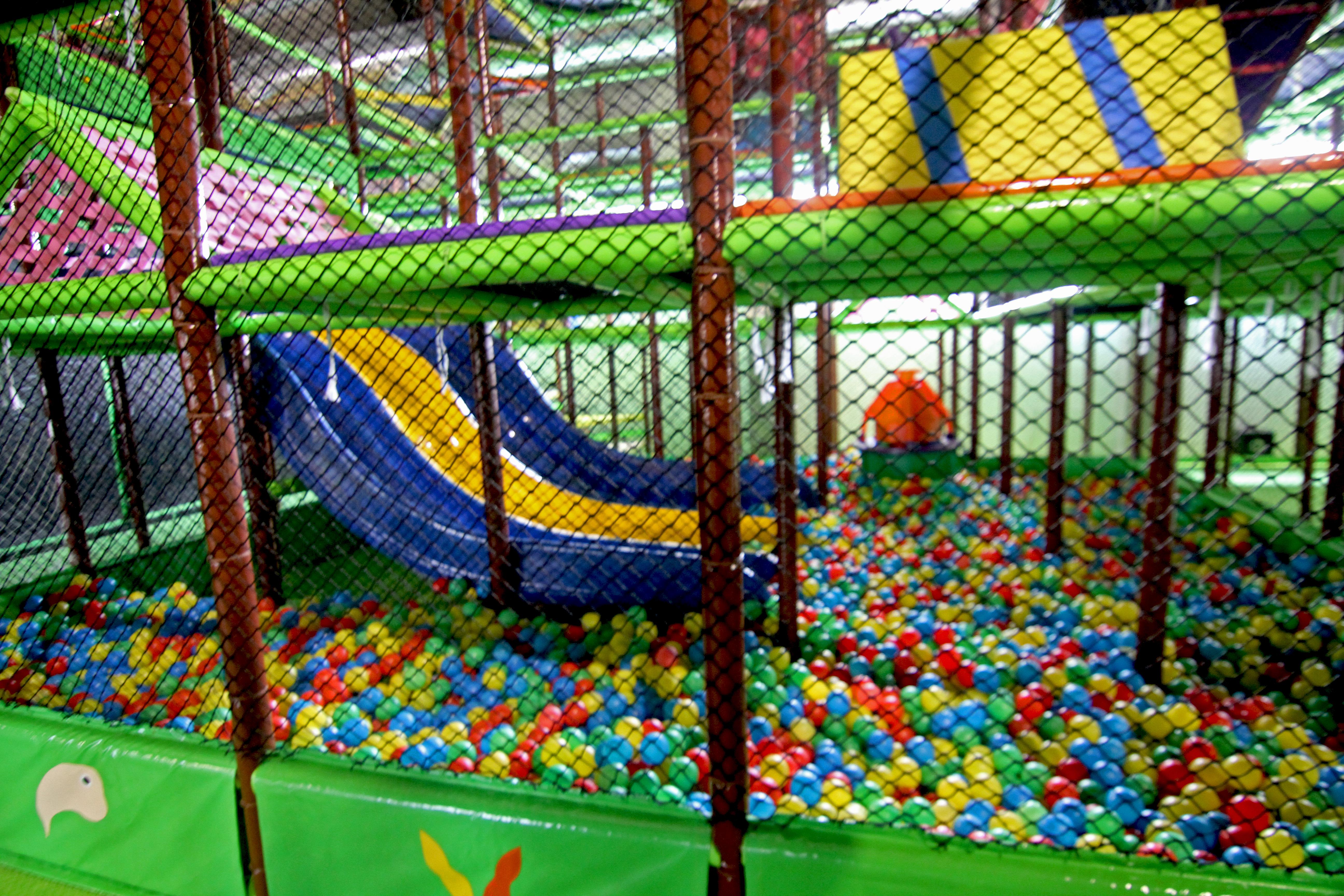 Hotel Hills Sarajevo Congress & Thermal Spa Resort Ilidža Ngoại thất bức ảnh A ball pit at a playground