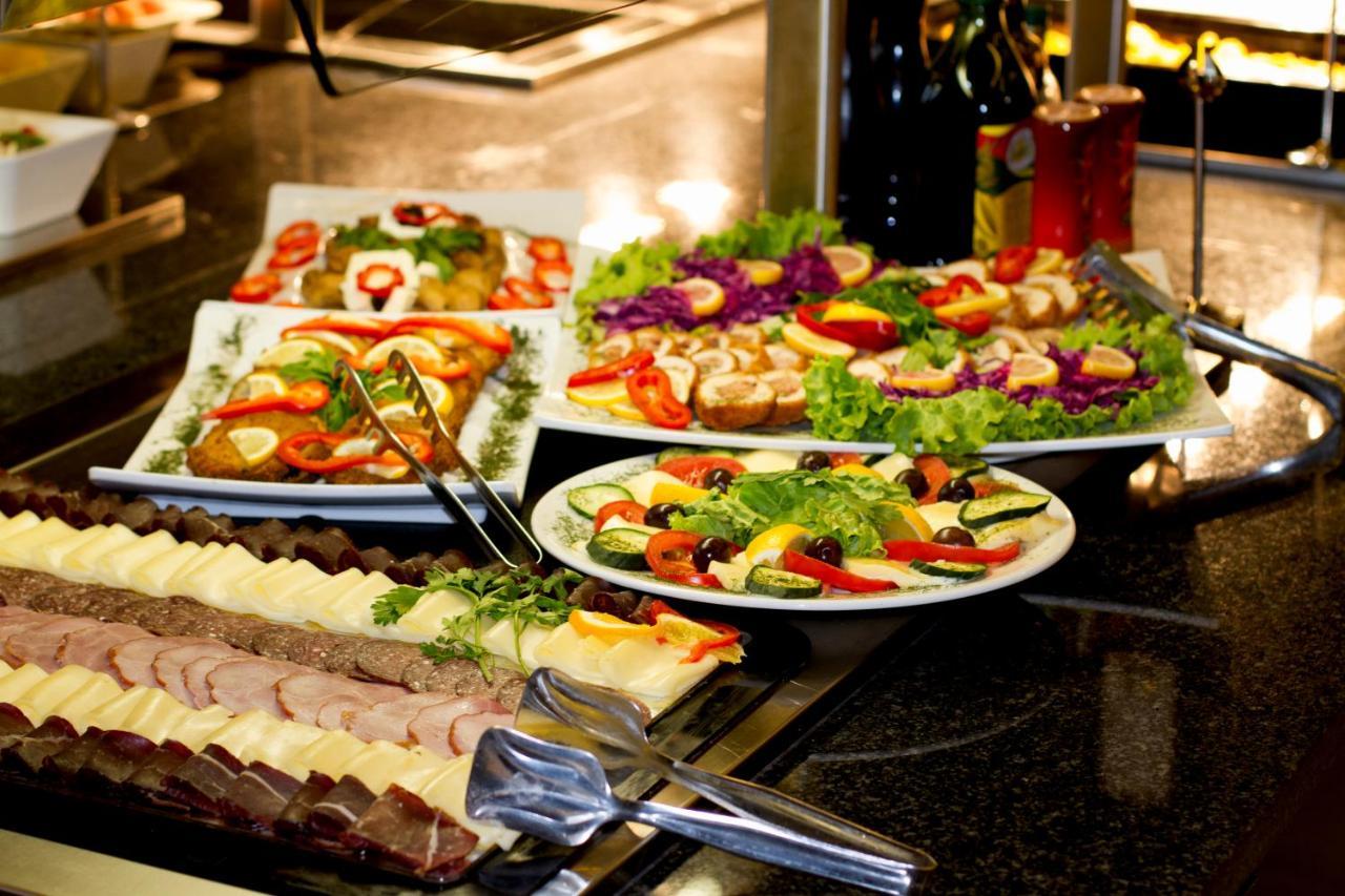 Hotel Hills Sarajevo Congress & Thermal Spa Resort Ilidža Ngoại thất bức ảnh A buffet