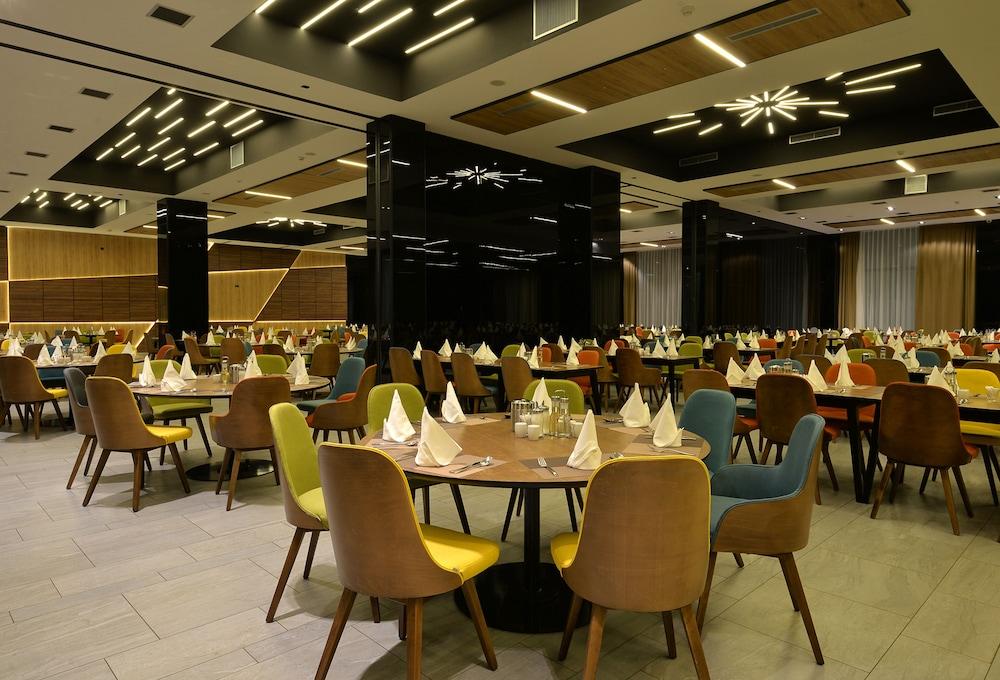 Hotel Hills Sarajevo Congress & Thermal Spa Resort Ilidža Ngoại thất bức ảnh The interior of the restaurant