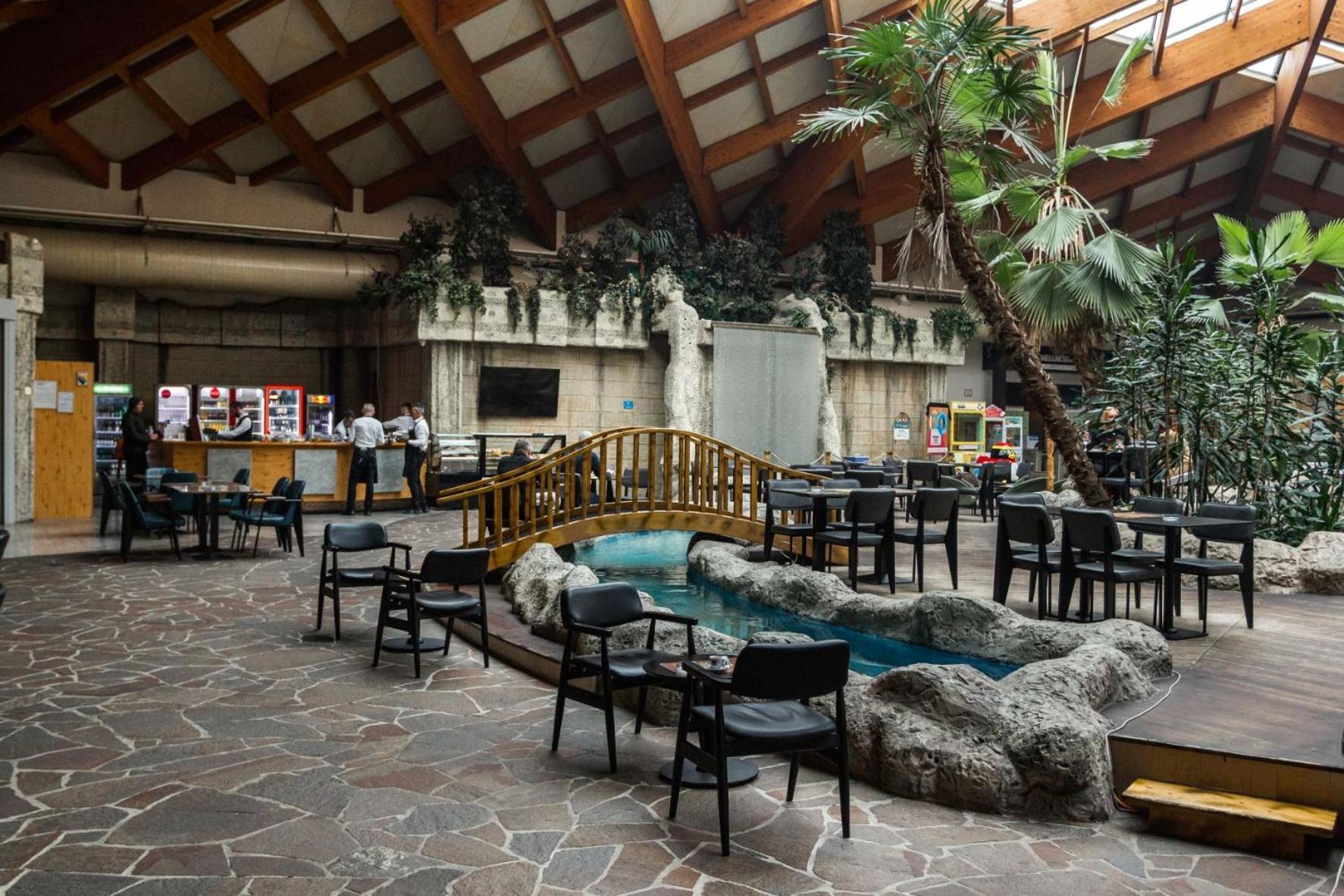 Hotel Hills Sarajevo Congress & Thermal Spa Resort Ilidža Ngoại thất bức ảnh The interior of the terminal