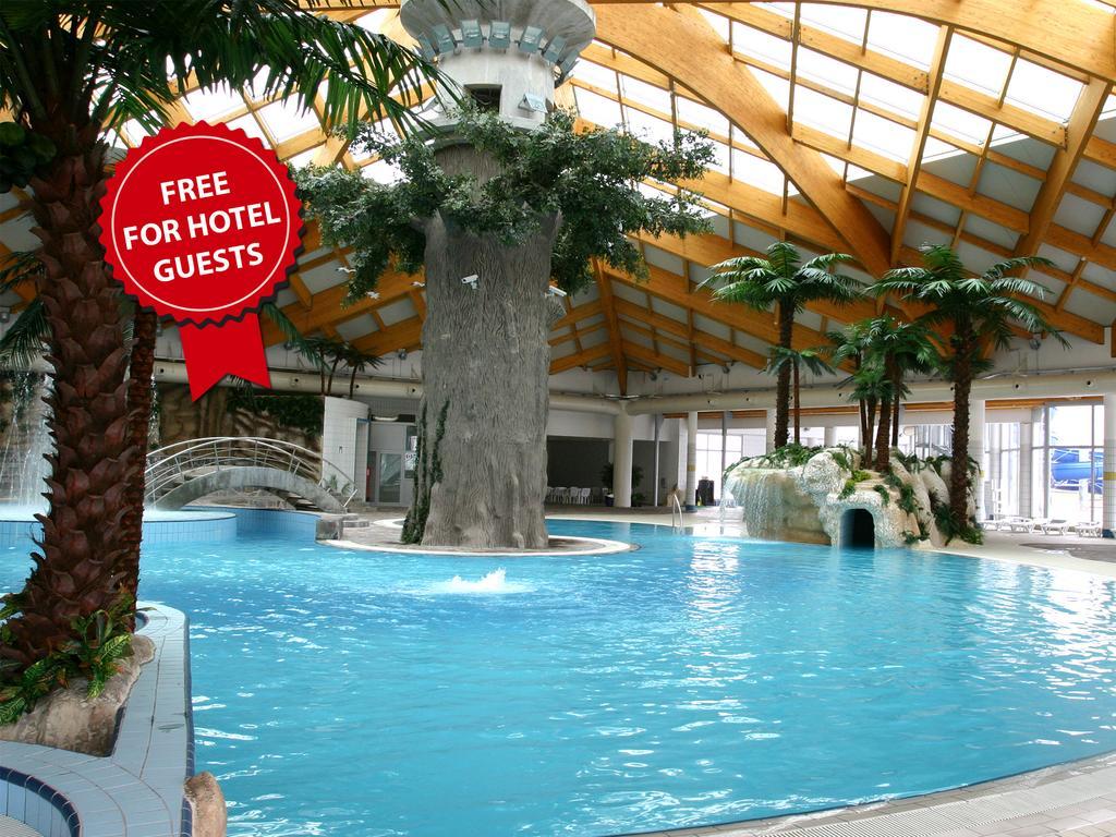 Hotel Hills Sarajevo Congress & Thermal Spa Resort Ilidža Ngoại thất bức ảnh The swimming pool at the hotel