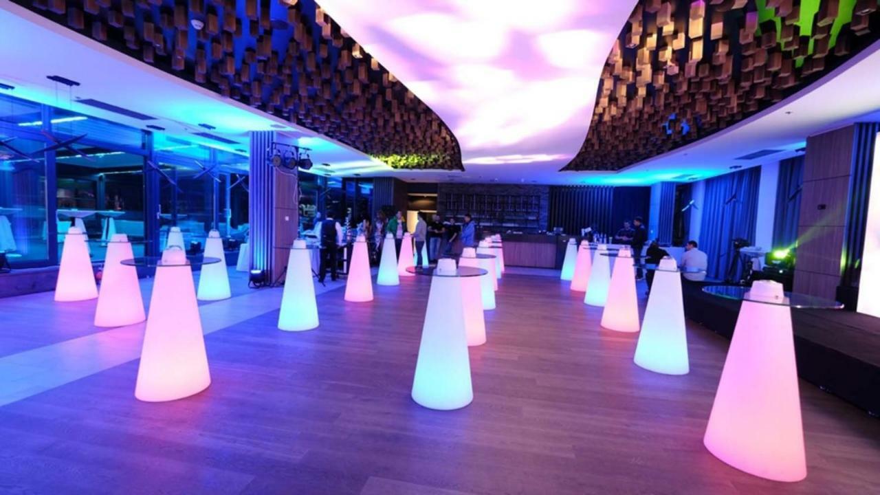 Hotel Hills Sarajevo Congress & Thermal Spa Resort Ilidža Ngoại thất bức ảnh Skyline Bar