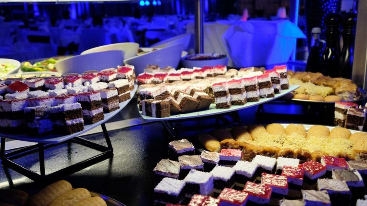 Hotel Hills Sarajevo Congress & Thermal Spa Resort Ilidža Ngoại thất bức ảnh A selection of desserts